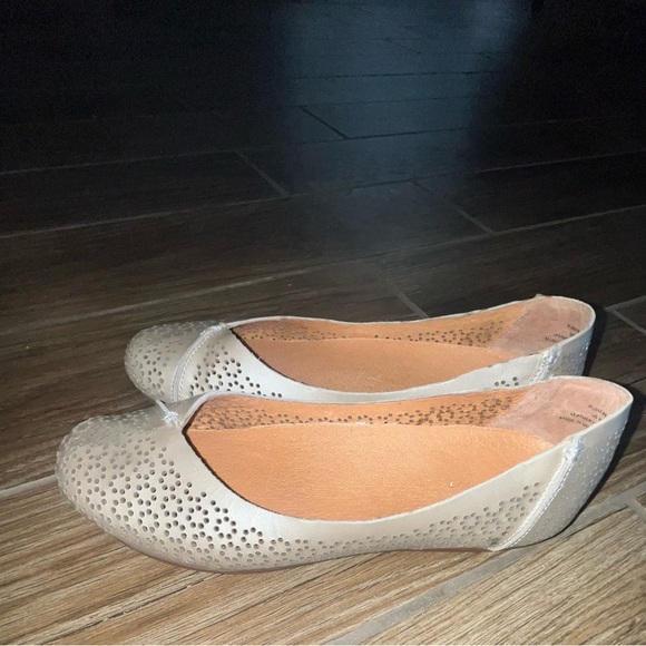 Olukai Pueo Perf ballet flat - Picture 2 of 3